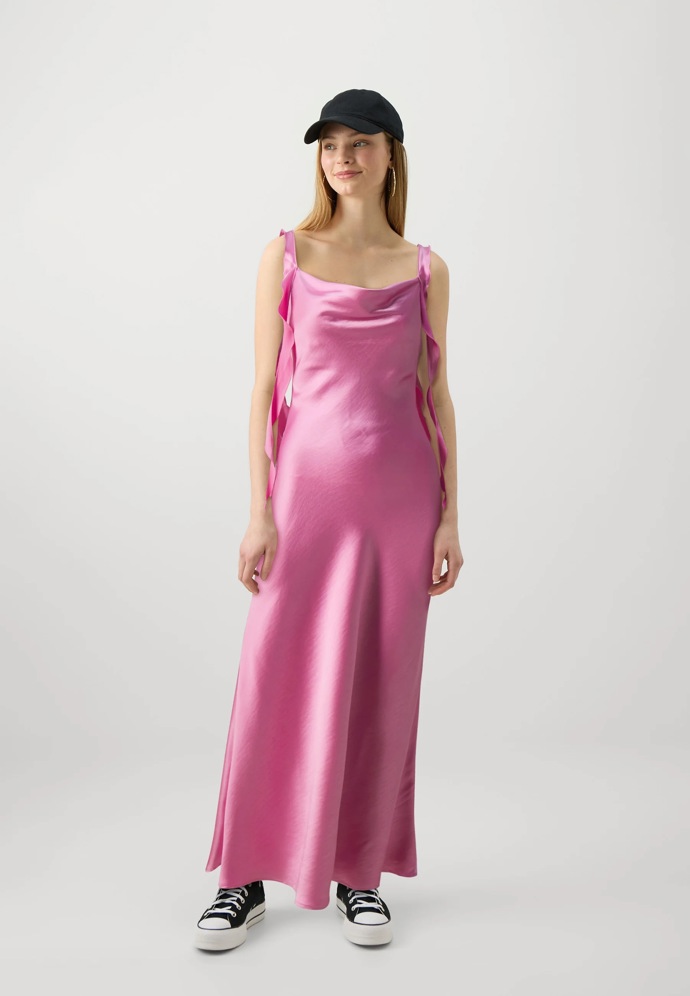 Šaty, Gina Tricot, 1 140 Kč
Šaty, Gina Tricot, 1 140 Kč