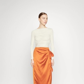 Sukně, Gina Tricot, 1 200 Kč
