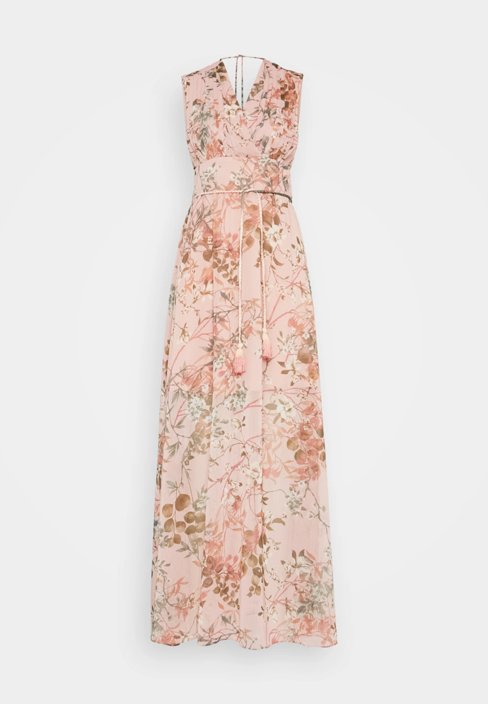 Guess, 3840 Kč, zalando.cz
Guess, 3840 Kč, zalando.cz