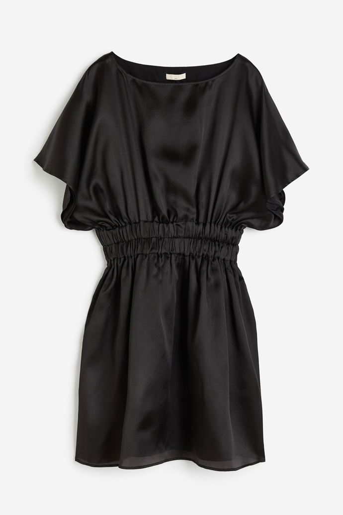 H&M, původní cena 4299 Kč; cena po slevě 3299 Kč
