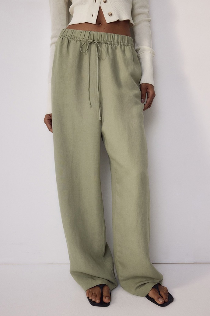 Kalhoty, H&M, 479 Kč
Kalhoty, H&M, 479 Kč