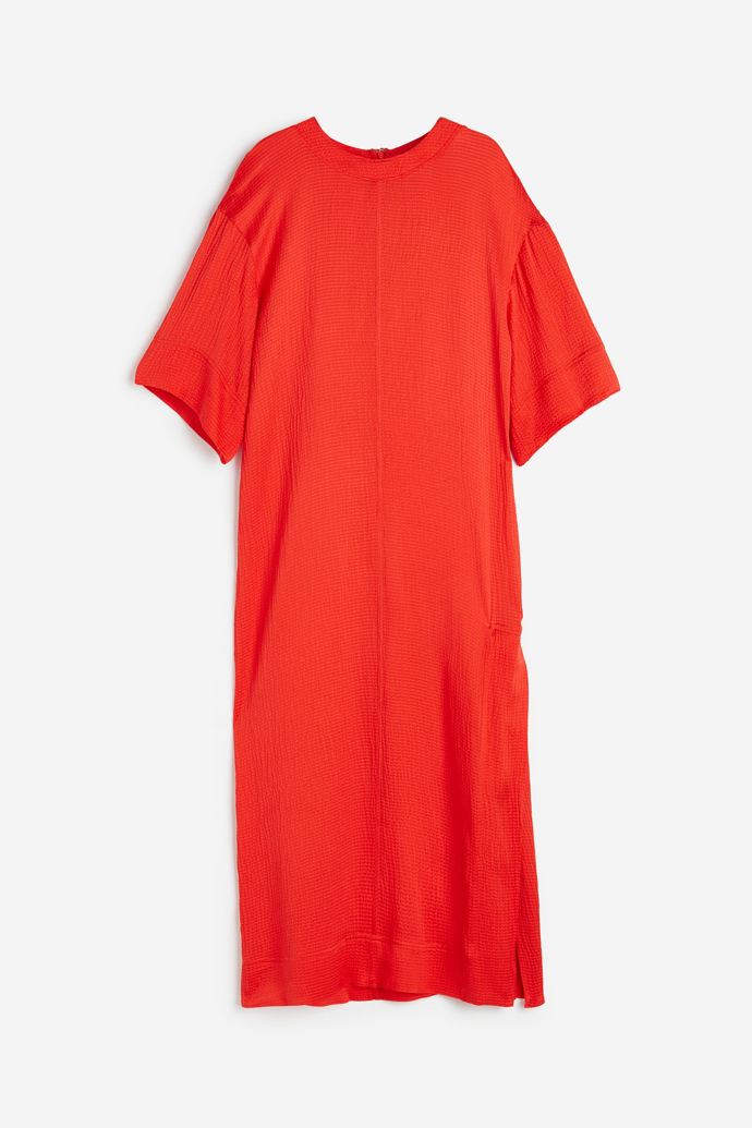H&M, původní cena 4499 Kč; cena po slevě 2399 Kč
