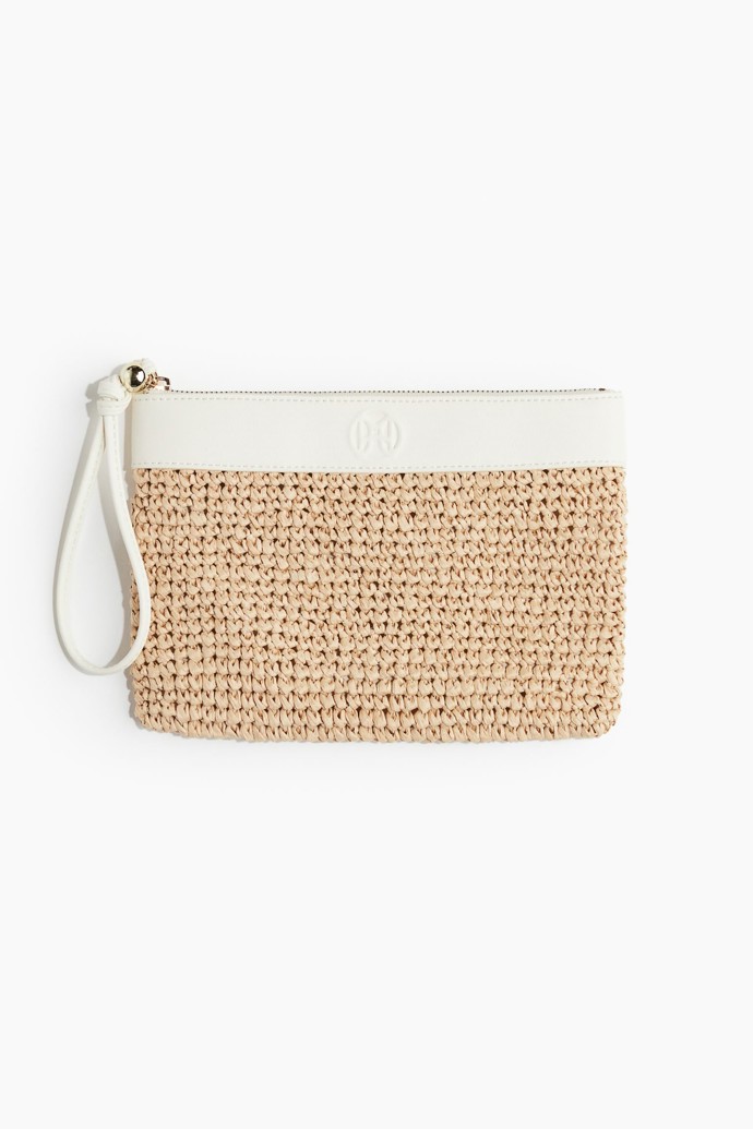 V létě jsou trendy kabelky ze slámy, H&M, 479 Kč
