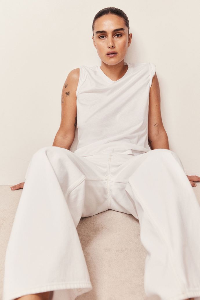 Tričko bez rukávů je v létě praktické. H&M, 99 Kč
Tričko bez rukávů je v létě praktické. H&M, 99 Kč