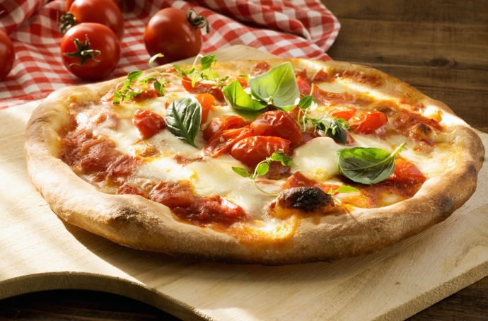 Italská kuchyně je prostě neodolatelná. Tradiční pizza!
Italská kuchyně je prostě neodolatelná. Tradiční pizza!