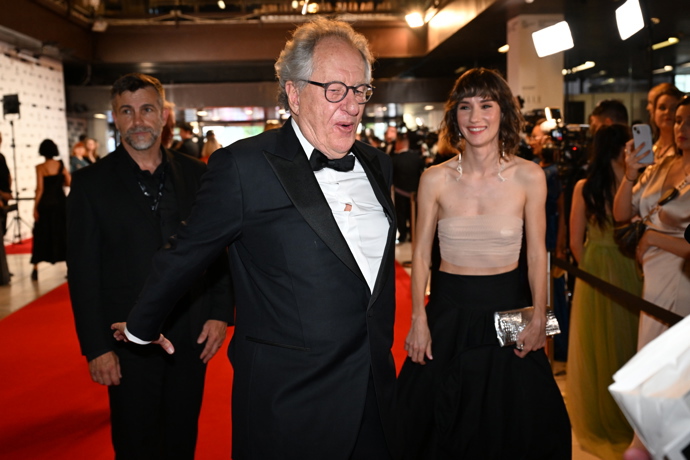 Geoffrey Rush a Eliška Křenková
