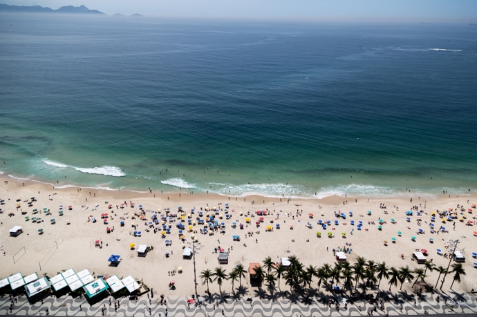 Mezi nejkrásnější pláže světa právem patří Copacabana v Riu de Janeiru.
