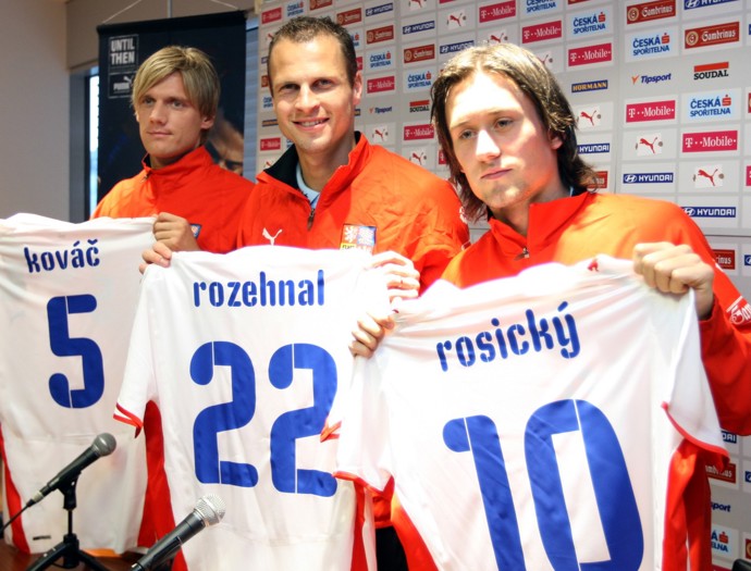 Fotbalisté mají doma pořádné kočky
