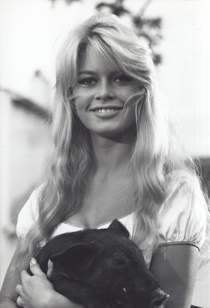Záclonková ofina podle Brigitte Bardot
Záclonková ofina podle Brigitte Bardot