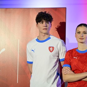 Fotbalisté a modelky patří k sobě
