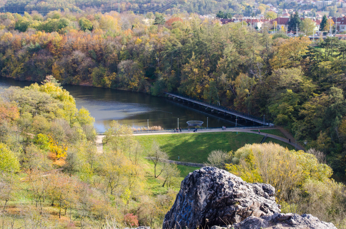 Rozlehlá lesní oblast Divoká Šárka na území Prahy působí jako oáza v ruchu velkoměsta. 
