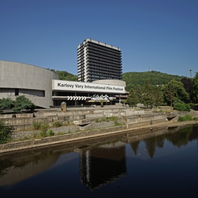 Hotel Thermal je během konání Mezinárodního filmového festivalu Karlovy Vary nejznámějším místem v Karlových Varech.
