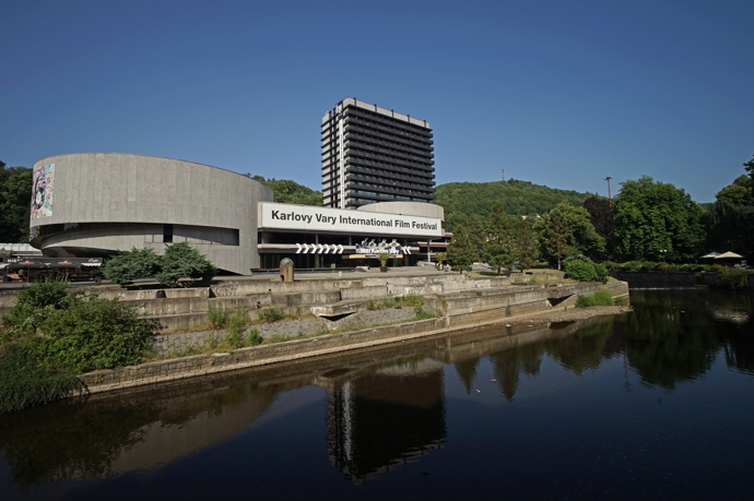 Hotel Thermal je během konání Mezinárodního filmového festivalu Karlovy Vary nejznámějším místem v Karlových Varech.
Hotel Thermal je během konání Mezinárodního filmového festivalu Karlovy Vary nejznámějším místem v Karlových Varech.