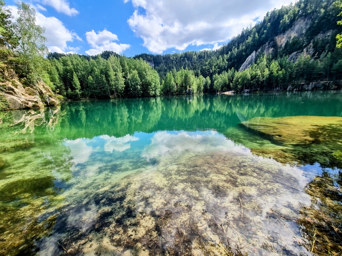 Křišťálově čistého jezero Pískovna v Adršpachu započne nádhernou celodenní procházku v Prachovských skalách.
Křišťálově čistého jezero Pískovna v Adršpachu započne nádhernou celodenní procházku v Prachovských skalách.