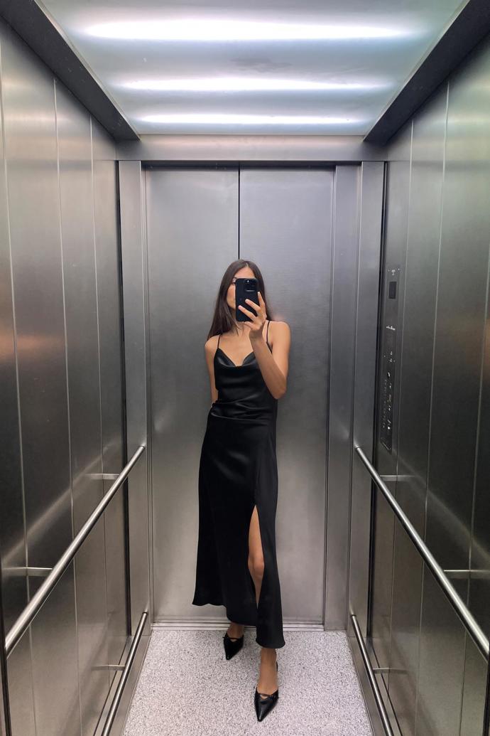 Slip dress šaty, Zara, 799 Kč
Slip dress šaty, Zara, 799 Kč