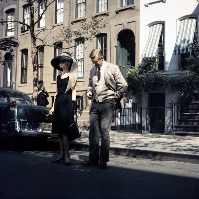 Úchvatná Audrey Hepburn ve filmu Snídaně u Tiffanyho oblékla hned několik krásných outfitů. My jsme pro inspiraci vybrali tento, který se dokonale hodí v případě, že máte náladu na šik "all-black" outfit.
Úchvatná Audrey Hepburn ve filmu Snídaně u Tiffanyho oblékla hned několik krásných outfitů. My jsme pro inspiraci vybrali tento, který se dokonale hodí v případě, že máte náladu na šik "all-black" outfit.