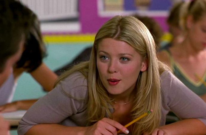 Tara Reid jako Vicky
Tara Reid jako Vicky