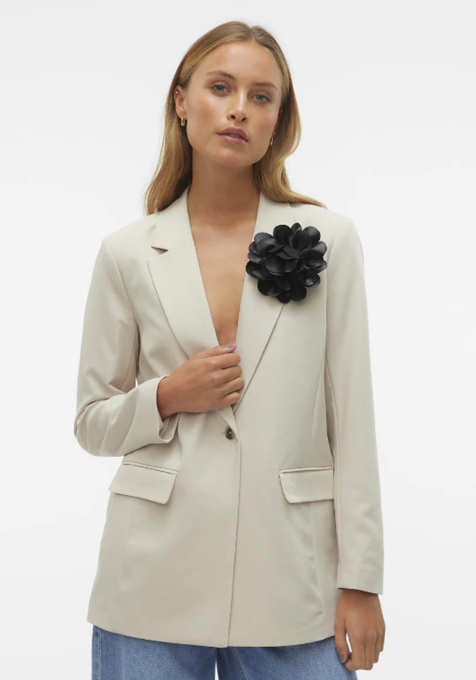 VMTESS LOOSE FLOWER - Sako, Vero Moda, 1270 Kč.
VMTESS LOOSE FLOWER - Sako, Vero Moda, 1270 Kč.