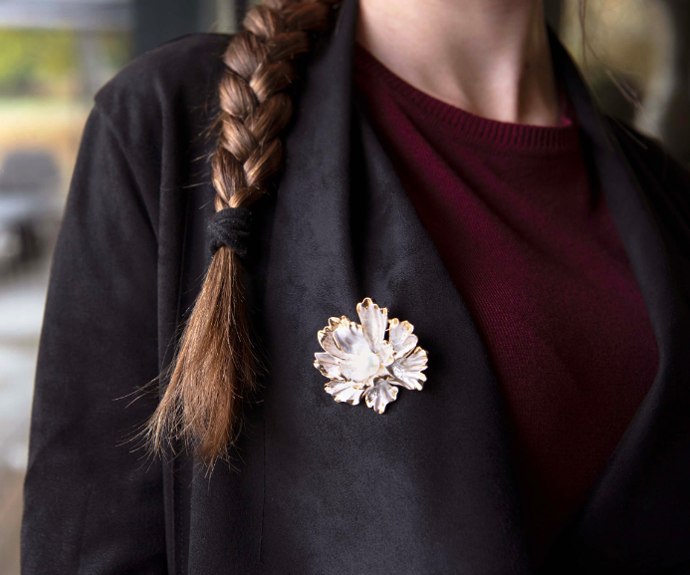 Unikátní brož květ 2v1 s pravou perlou, JwL Luxury Pearls, 990 Kč.
Unikátní brož květ 2v1 s pravou perlou, JwL Luxury Pearls, 990 Kč.