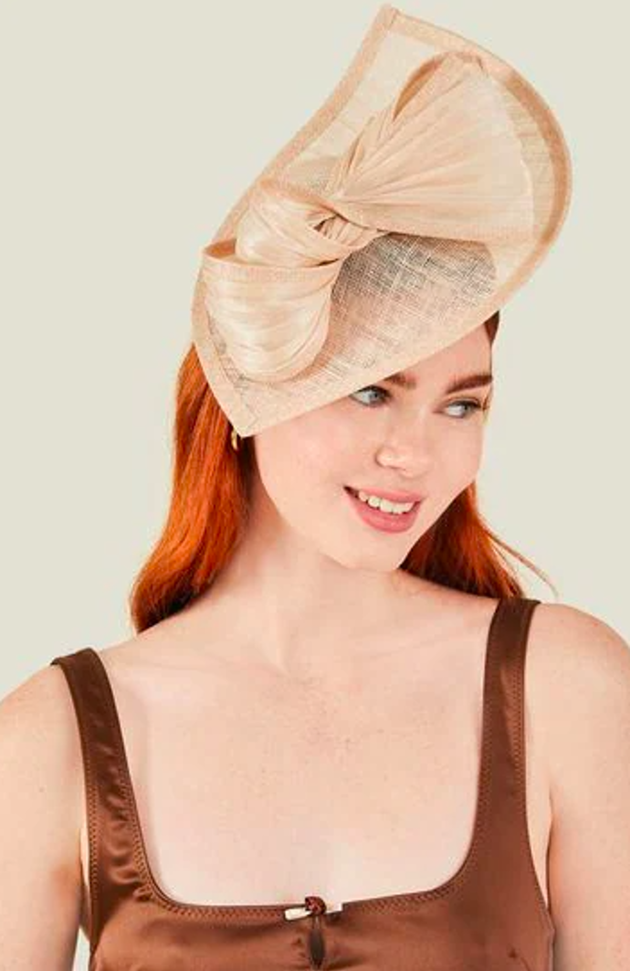 Accessorize Tia Bow Fascinator Hair Accessory, Next, 1945 Kč.
Accessorize Tia Bow Fascinator Hair Accessory, Next, 1945 Kč.