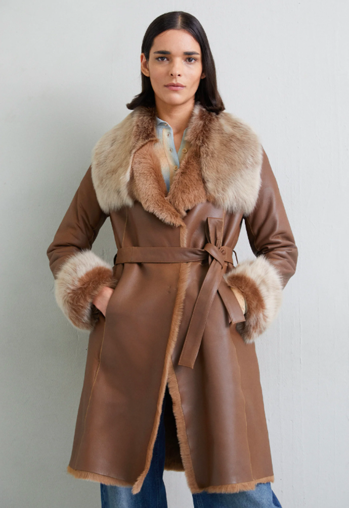 FLO COAT - KLASICKÝ KABÁT, STUDIO ID, 35880 Kč.
FLO COAT - KLASICKÝ KABÁT, STUDIO ID, 35880 Kč.