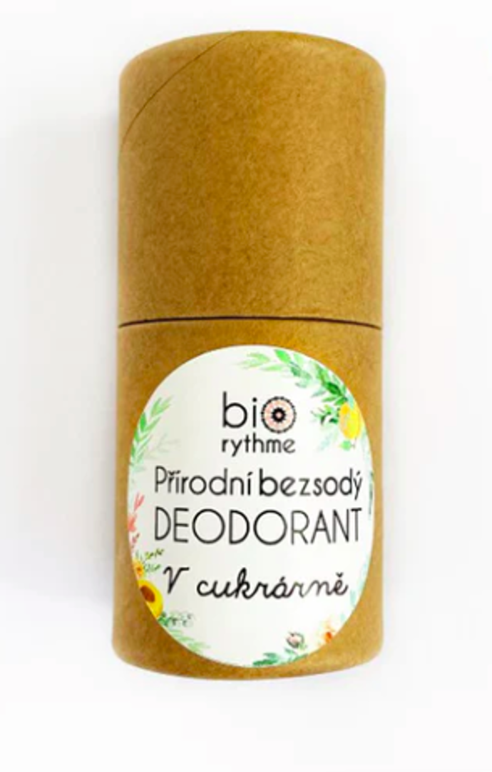 Tuhý deodorant bez sody V cukrárně (Biorythme)

Dáváte-li přednost kvalitním přírodní produktům, určitě vám není neznámá značka Biorythme, která má v portfoliu i deodoranty. Jde o 100% přírodní bezsodý deodorant ruční výroby. Základ tvoří kakaové máslo v potravinářské kvalitě, které pokožku hýčká, a hlavně zvyšuje její přirozenou schopnost tvořit bariéru. Proto se můžete spolehnout, že deodorant funguje celý den. Třešničkou je pak praktické vysouvací balení a příjemná tuhá konzistence, která při kontaktu s pokožkou okamžitě roztaje a krásně se nanáší.

Cena: 299 Kč

