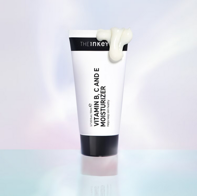 Tento lehký, denní hydratační lotion dodává pleti všechny hlavní vitamíny pro zdravý vzhled, včetně pročišťujícího B3 (niacinamidu), který pomáhá vyvažovat mastnotu pleti, rozjasňujícího antioxidačního vitamínu C a zklidňujícího vitamínu E. 250 Kč
Tento lehký, denní hydratační lotion dodává pleti všechny hlavní vitamíny pro zdravý vzhled, včetně pročišťujícího B3 (niacinamidu), který pomáhá vyvažovat mastnotu pleti, rozjasňujícího antioxidačního vitamínu C a zklidňujícího vitamínu E. 250 Kč
