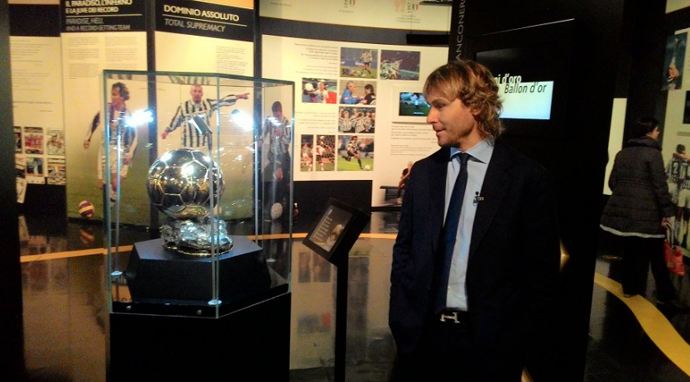 Pavel se stal v roce 2003 nejlepším fotbalistou světa
Pavel se stal v roce 2003 nejlepším fotbalistou světa