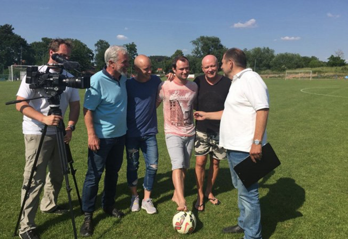Ivan Hašek mladší s tátou a bratrem během natáčení 
