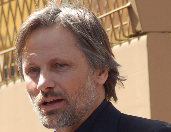Viggo ovládá sedm světových jazyků
