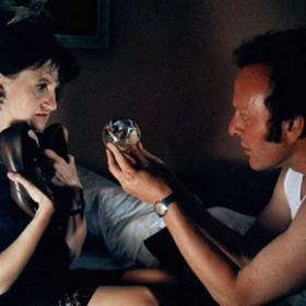 Jaroslav a jeho magické těžítko v legendárních Pelíšcích
