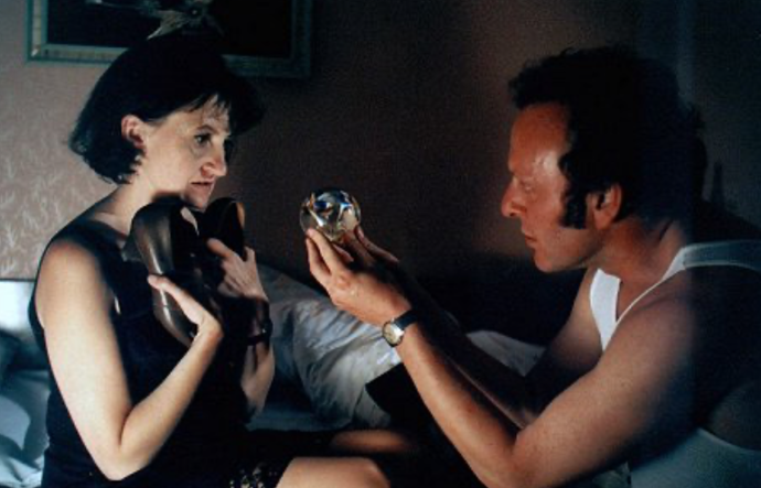 Jaroslav a jeho magické těžítko v legendárních Pelíšcích
