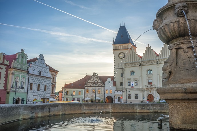 Na náměstí i mimo něj je krásná architektura.
Na náměstí i mimo něj je krásná architektura.