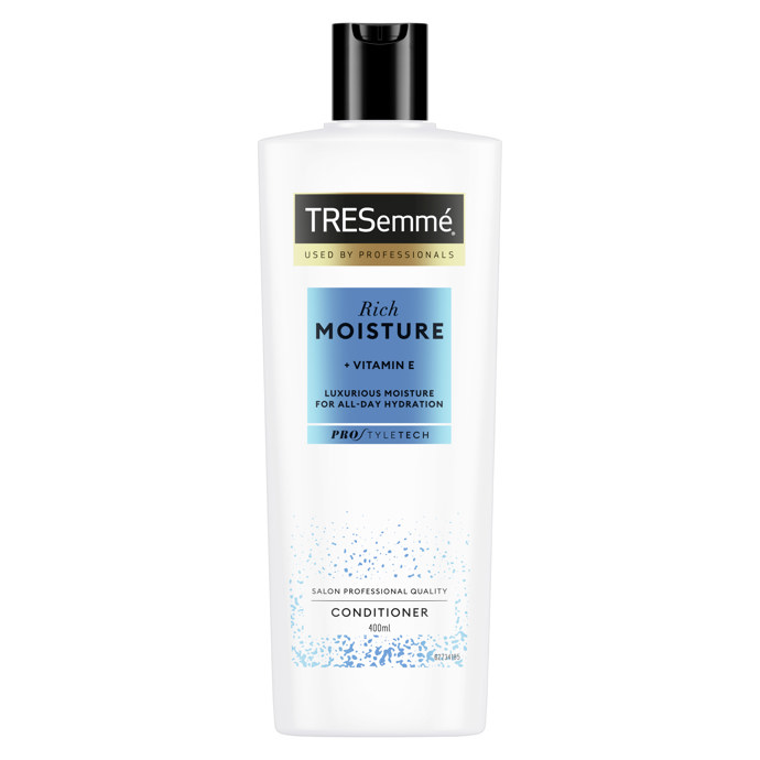 Kondicionér Rich Moisture, TRESemmé, 199 Kč.
