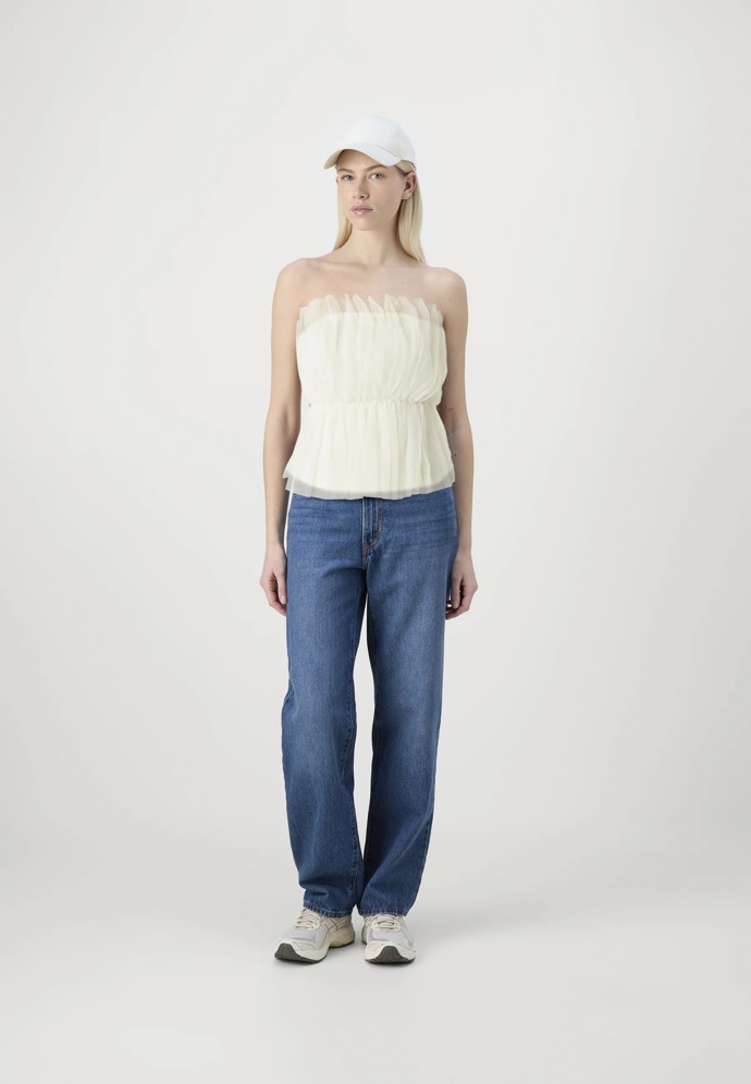 Top, Vero Moda, 650 Kč
Top, Vero Moda, 650 Kč