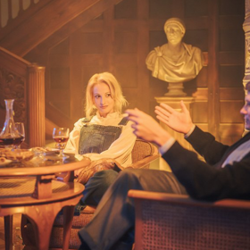 Eliška Křenová, Anna Fialová a Ondřej Brzobohatý v minisérii Iveta
