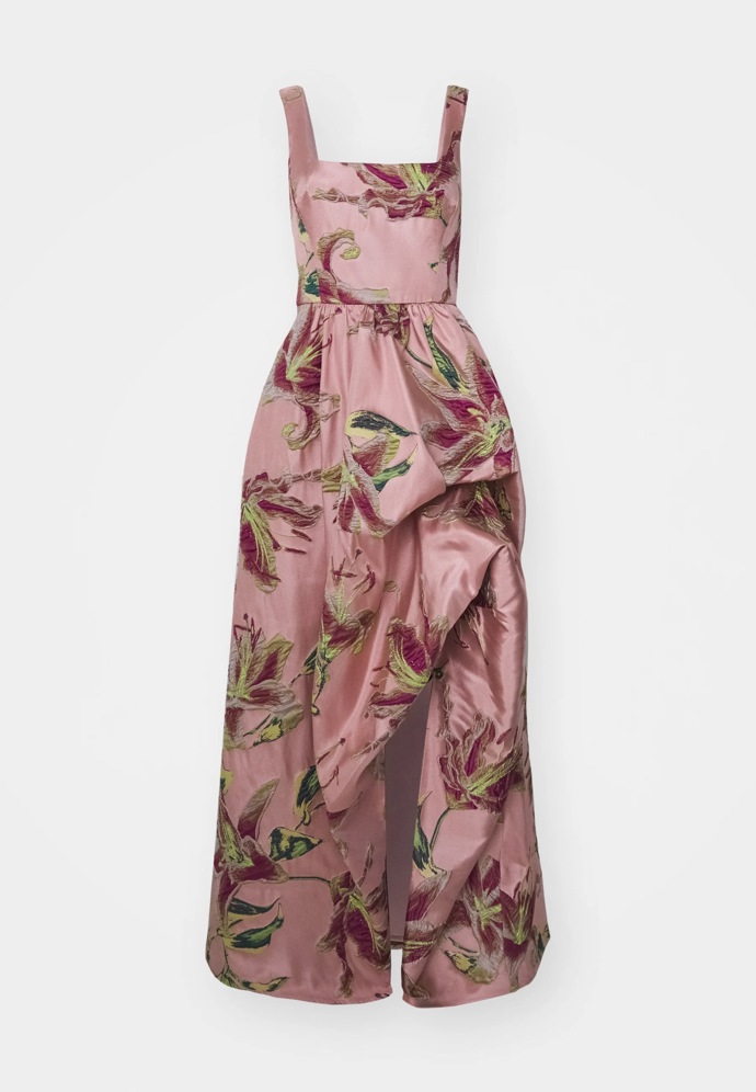 Marchesa Notte, 23 880 Kč, zalando.cz
Marchesa Notte, 23 880 Kč, zalando.cz