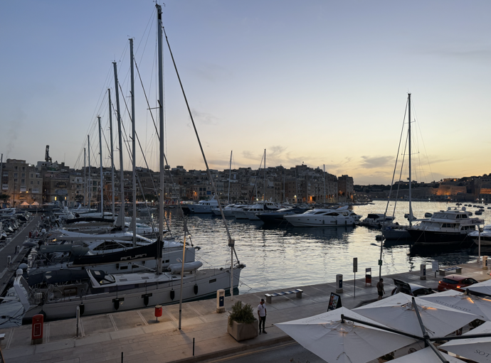 Západ slunce ve městě Birgu
