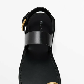 Massimo Dutti, FLAT WITH EMBELLISHMENT - Sandály s odděleným palcem, 2 595 Kč
