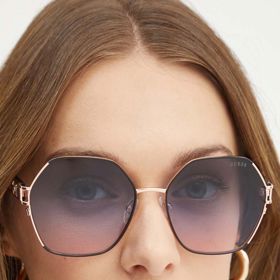 Sluneční brýle Guess, 2 499 Kč
