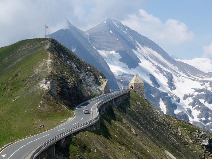 Jízda po panoramatické Grossglocknerské silnici je jedinečným zážitkem.
Jízda po panoramatické Grossglocknerské silnici je jedinečným zážitkem.
