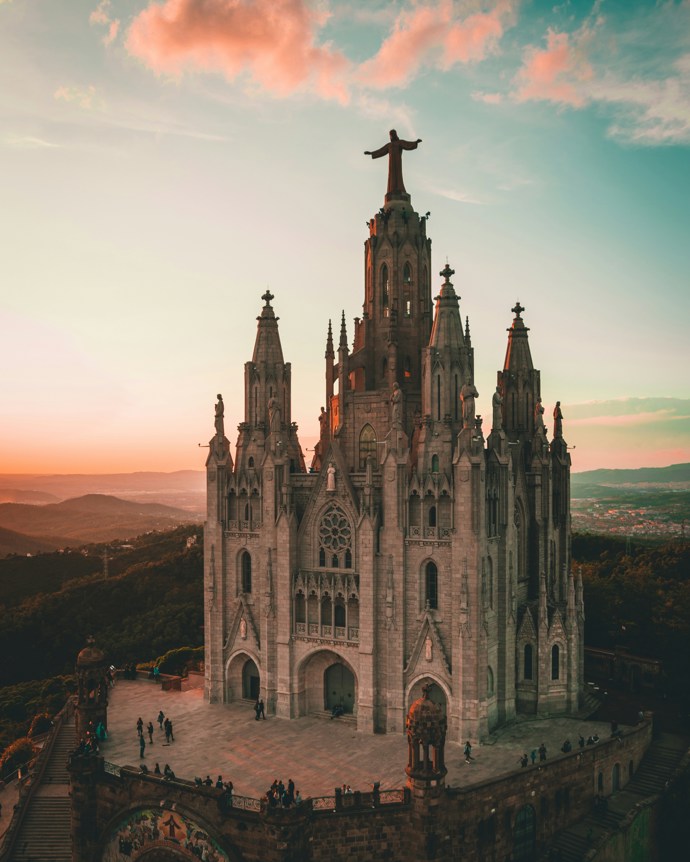 Barcelona je známá především svou architekturou. A není divu, krásy místních památek jsou opravdu dechberoucí.
Barcelona je známá především svou architekturou. A není divu, krásy místních památek jsou opravdu dechberoucí.