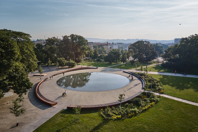 Galerie: Revitalizace parku na Moravském náměstí Galerie: Revitalizace parku na Moravském náměstí