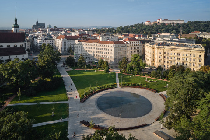 Galerie: Revitalizace parku na Moravském náměstí Galerie: Revitalizace parku na Moravském náměstí