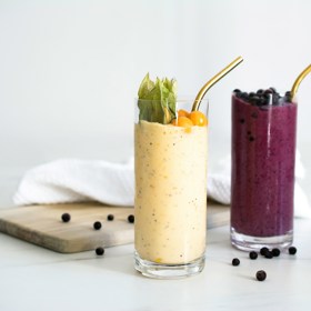 Borůvkový milkshake: borůvky, mléko, med, tvaroh, zmrzlina (vanilka, borůvka, lesní ovoce...). Smíchejte borůvky spolu s mlékem, medem, tvarohem a zmrzlinou a rozmixujte dohladka. 
