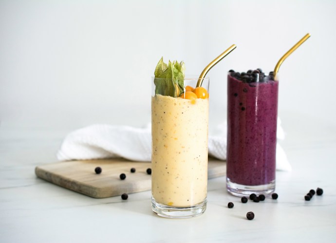 Borůvkový milkshake: borůvky, mléko, med, tvaroh, zmrzlina (vanilka, borůvka, lesní ovoce...). Smíchejte borůvky spolu s mlékem, medem, tvarohem a zmrzlinou a rozmixujte dohladka. 
