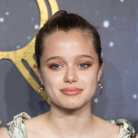 V den svých 18. narozenin koncem května dcera Brada Pitta a Angeliny Jolie Shiloh Jolie-Pitt předložila soudu v Los Angeles žádost o odstranění příjmení jejího otce ze jména.
