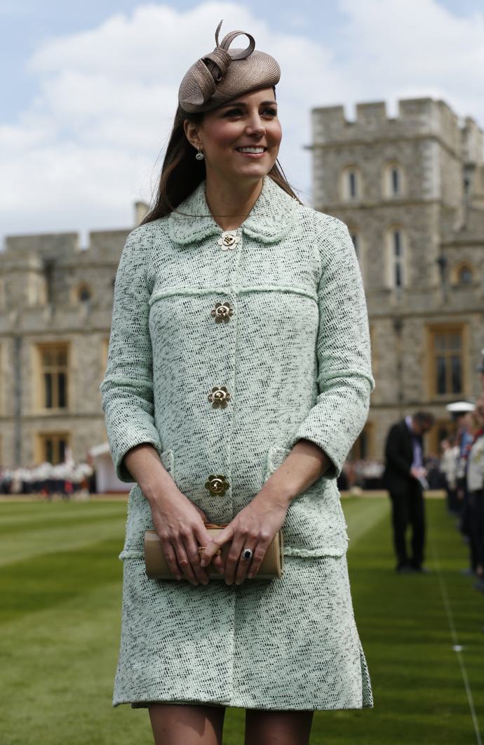 Princezna Kate jako úchvatná a okouzlující těhotná vévodkyně. 

