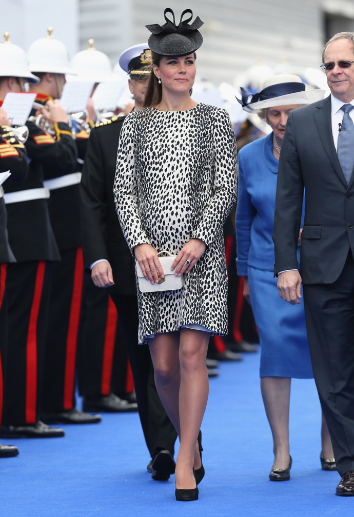 Princezna Kate jako úchvatná a okouzlující těhotná vévodkyně. 
