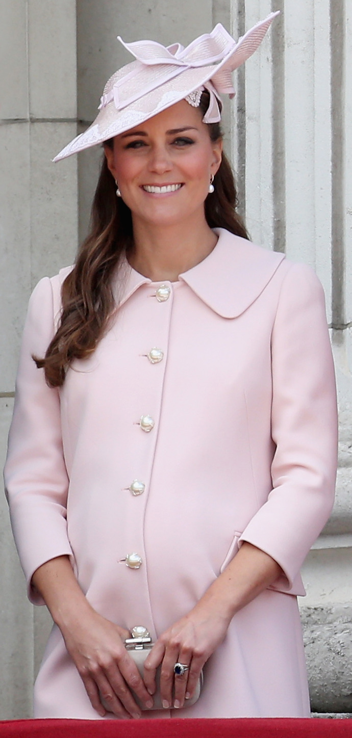 Princezna Kate jako úchvatná a okouzlující těhotná vévodkyně. 
